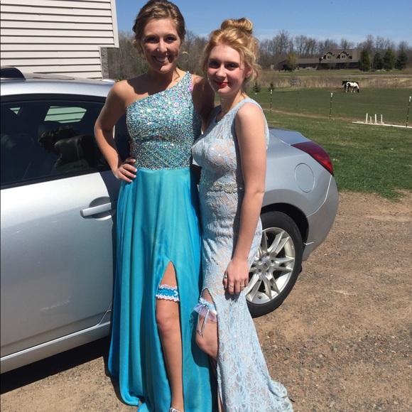 Mori Lee prom dress - Picture 4 of 5